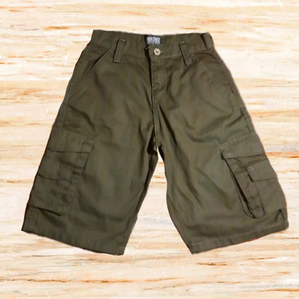 NWT Boys 8 pocket Cargo Shorts
